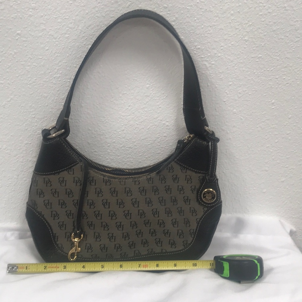Dooney & Bourke hand bag